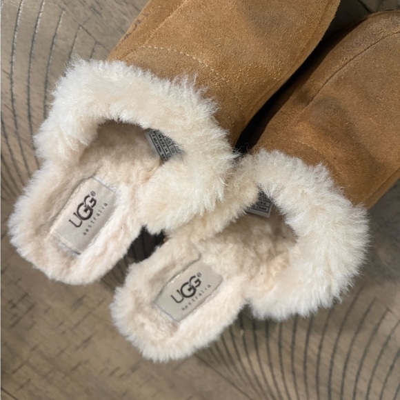 Ugg Australia Sherpa Lined Kalie Chestnut Suede Studded Clogs w/ Wooden Heel - Picture 3 of 10